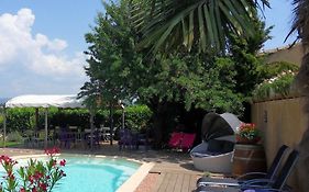 Le Jardin D'Ivana Chambres D'Hotes B&B Avec Piscine Chauffee